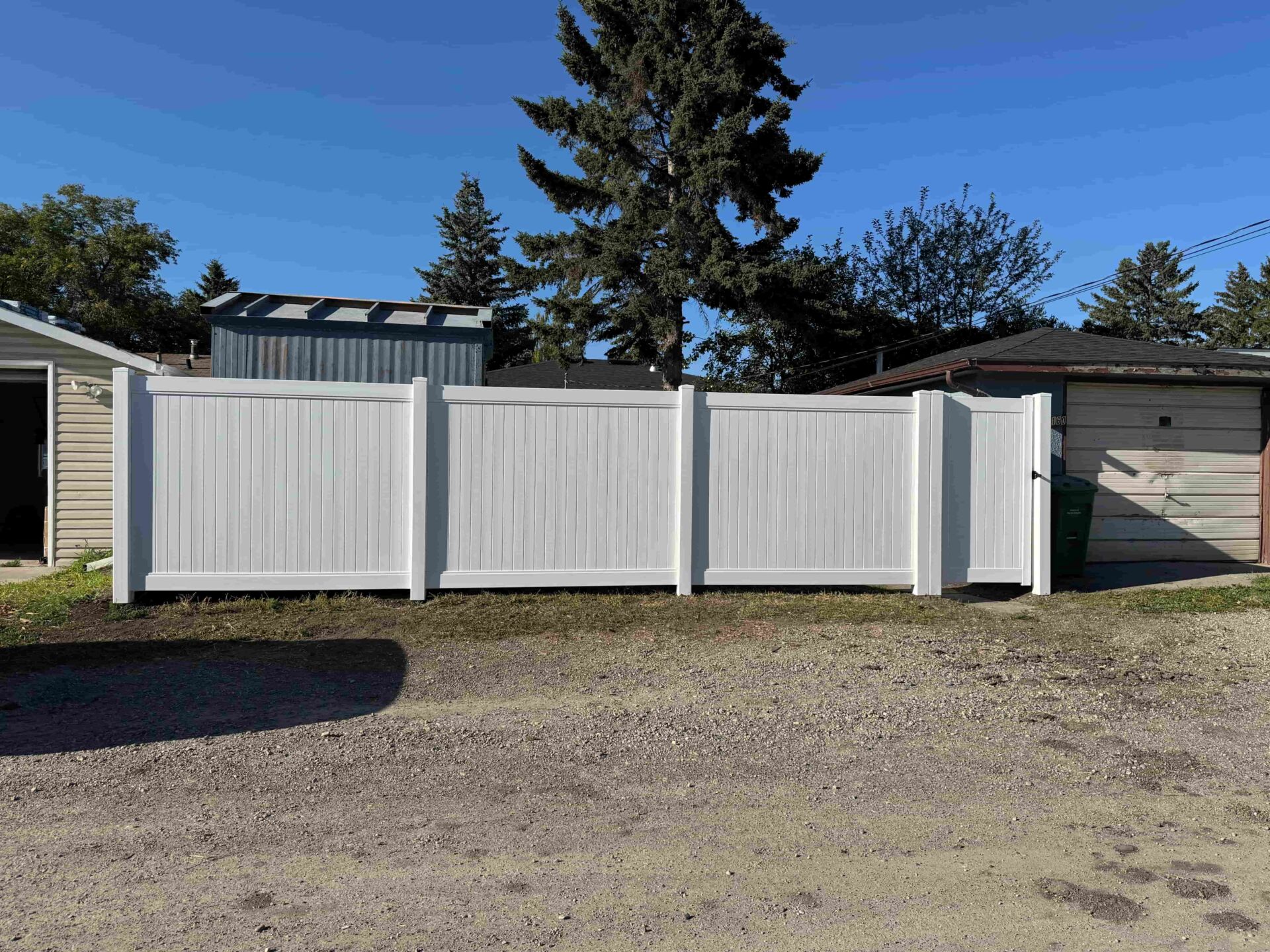 5 Reasons to Choose Vinyl Fencing in Calgary
