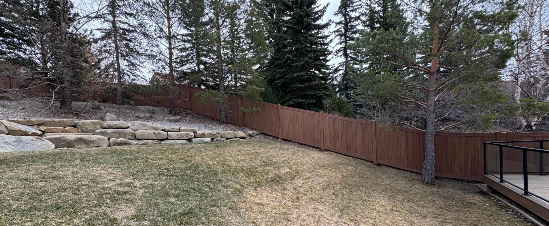 The Ultimate Homeowner’s Guide to Vinyl Fencing in Calgary